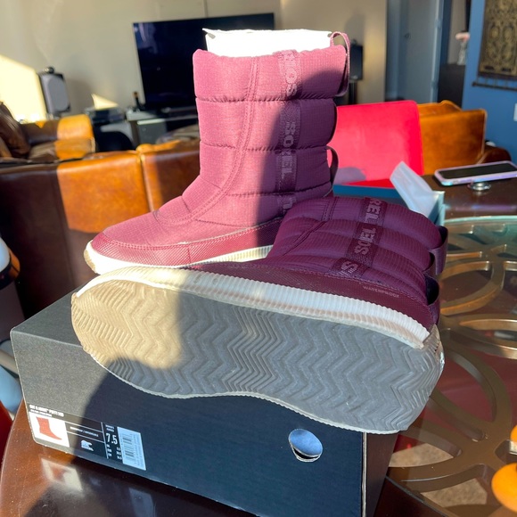 Sorel Shoes - Out and about puffy mid boots!